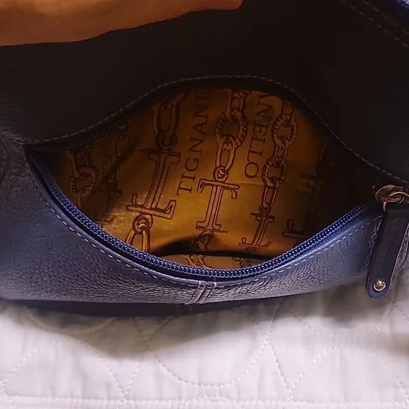 Tignanello Woman's blue leather purse. Beautiful, luxurious, minimal call outs - Picture 2 of 8